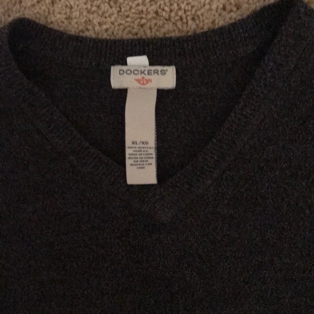 Dockers XL v-neck sweater LIKE NEW! - Picture 2 of 4